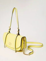 Borsa a tracolla con patta e Oval T Giallo Light Lemon