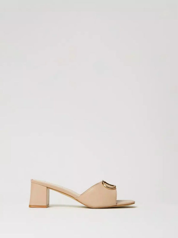 Sandali mules in pelle con Oval T Col. Hazelnut