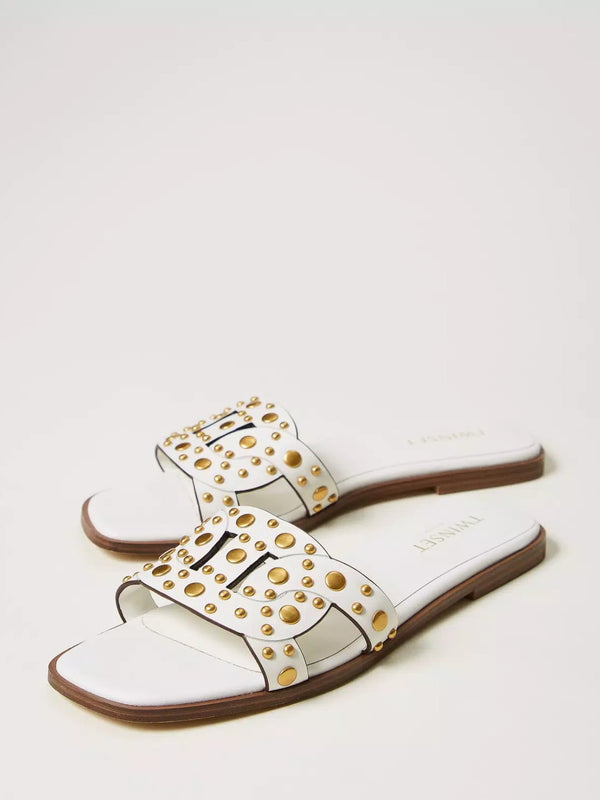 Twinset Sandali slide in pelle con borchie Neve