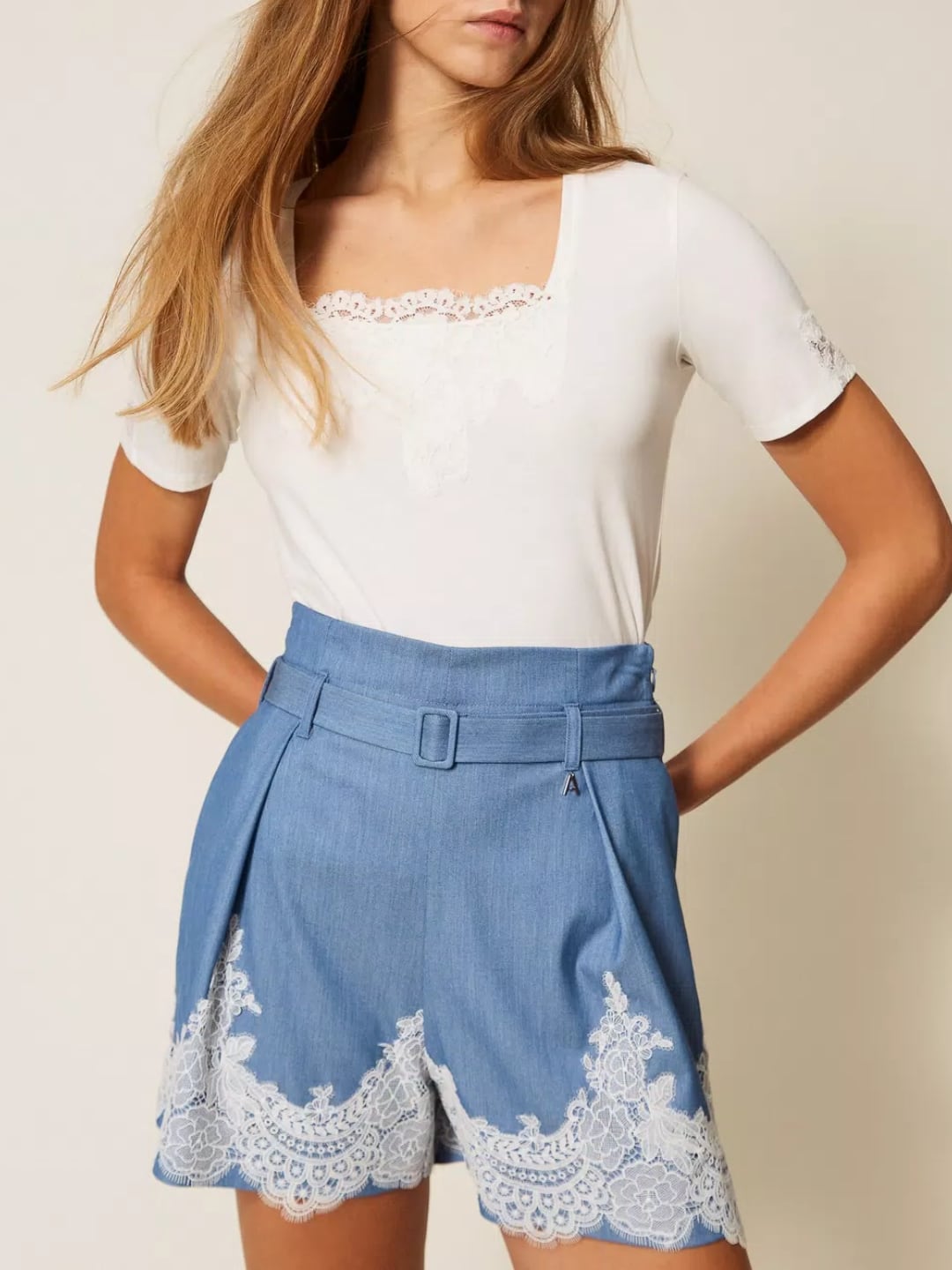 Twinset Shorts con pizzo e cintura Azzurro "Dark Skyline"