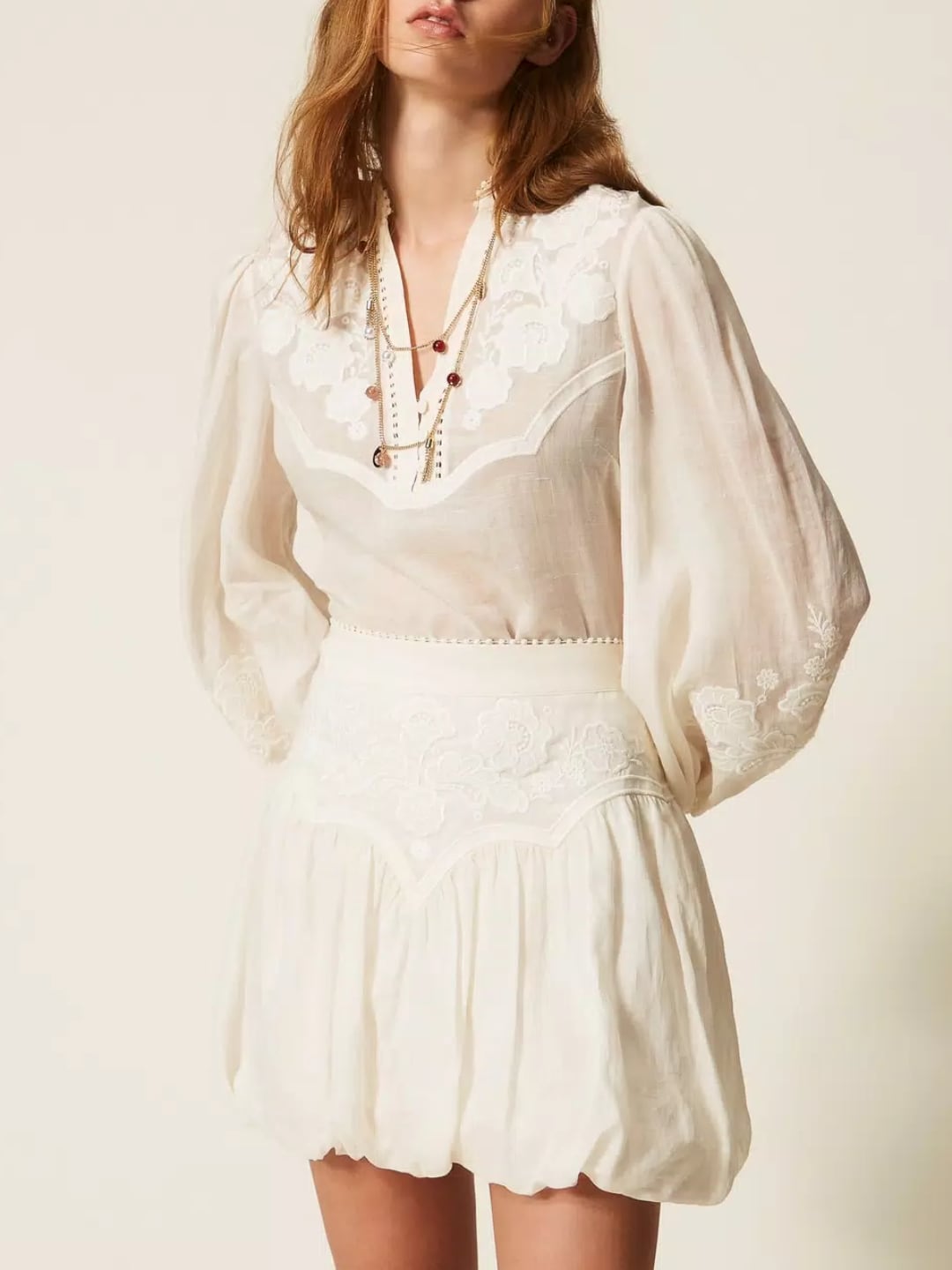 Twinset Blusa in ramiè con ricamo Bianco Madreperla