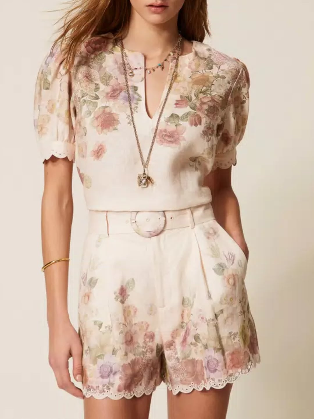 Twinset Shorts in lino a fiori con ricamo Wildflowers Pastel