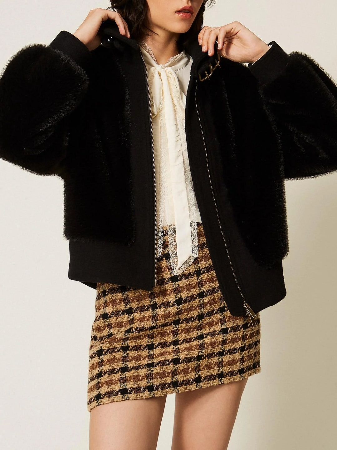 Twinset Bomber In Faux Fur E Panno Nero