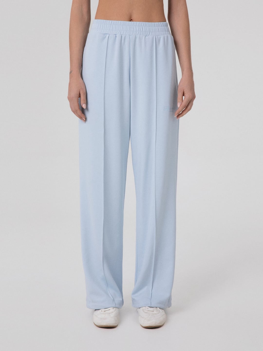 Hinnominate Pantalone In Viscosa Morbido Con Nervature Sul Davanti Azzurro Pastello